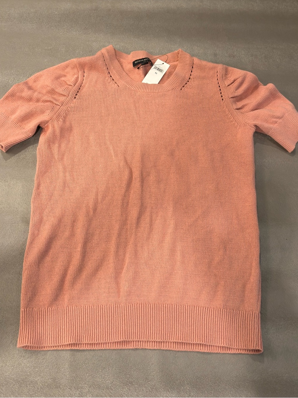 Banana Republic Coral-Pink Short Sleeve Crew Neck Sweater. Size XS
